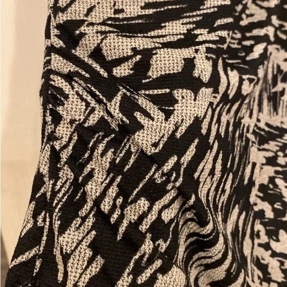 Black and Gray Patterned Women's Top - Picture 3 of 9